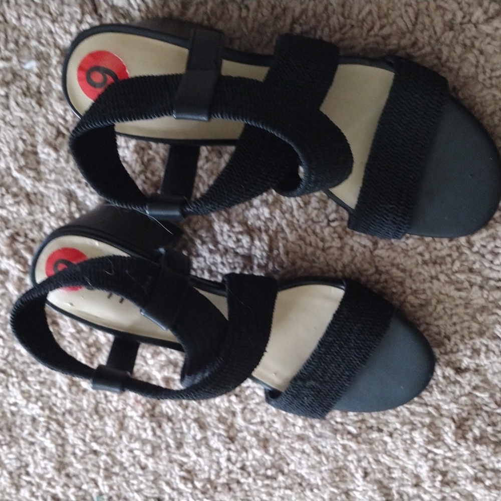 Size 6 black unisa heels